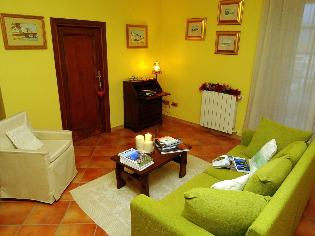 Bb Doliahouse Panzió Dolianova Kültér fotó